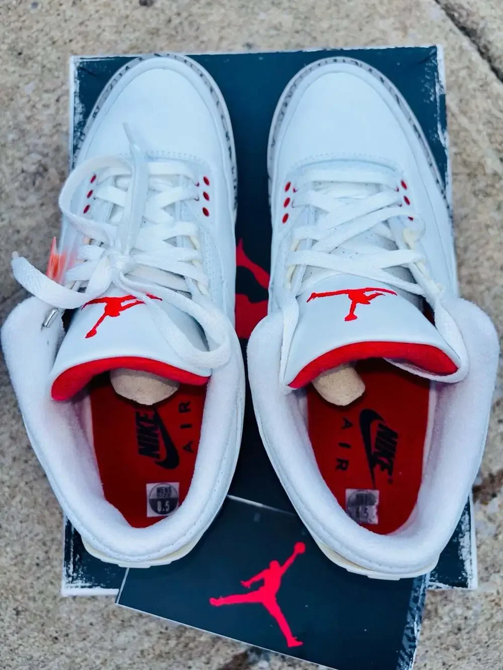 Air Jordan 3 Retro 'White Cement Reimagined' (DN3707-100). 8.5 men’s